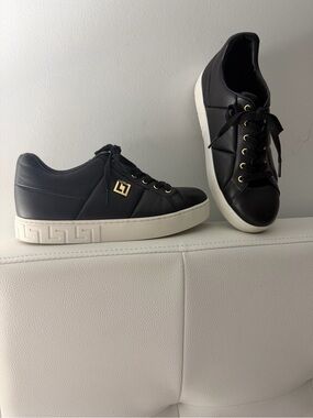 LUZ DA LUA Brazil Black Leather Platform Sneakers with Gold Accent